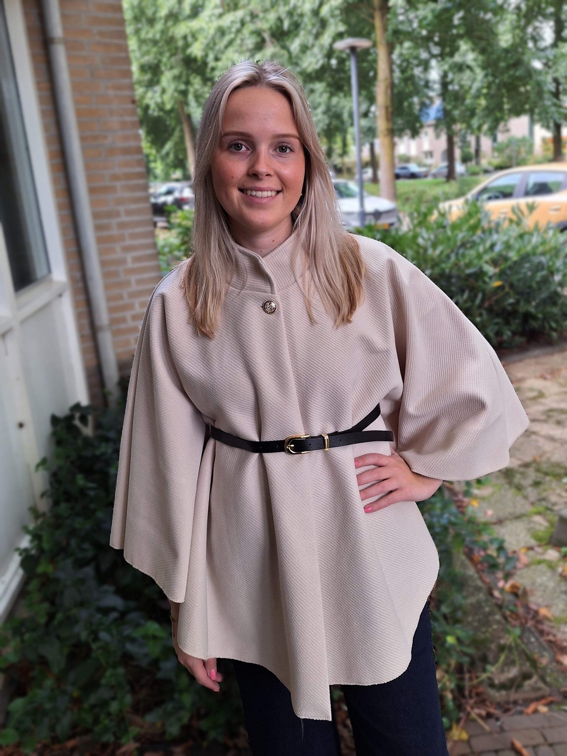 PONCHO MET RIEMPJE - ECRU