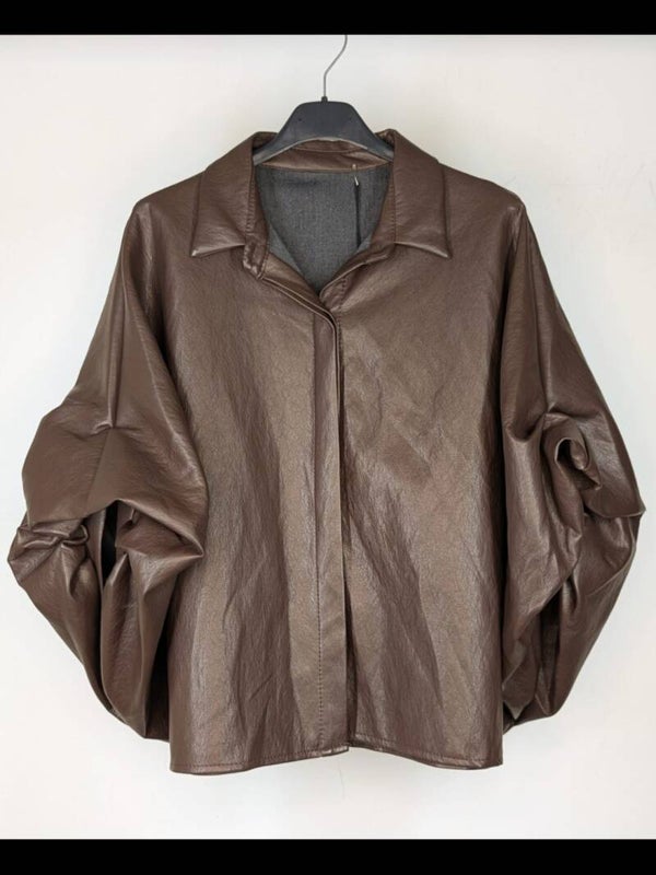 BLOUSE LEATHERLOOK MET BALLONMOUWEN - BRUIN