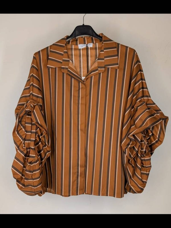 BLOUSE STREEPJES MET BALLONMOUWEN - HAZELNOOT