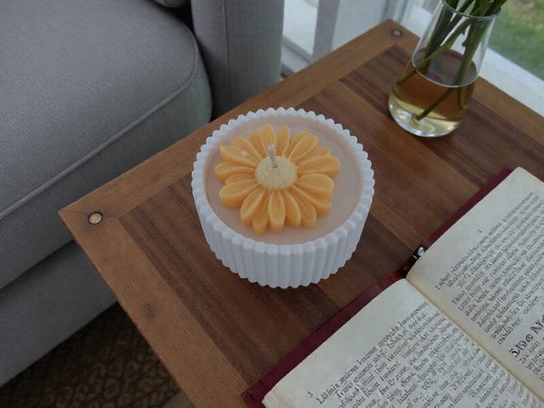 Margriet Kaars in Schaaltje – Decoratieve Sfeerkaars