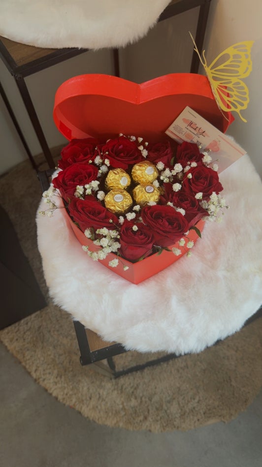 Romantische Giftbox met rode rozen en een luxe cadeaupresentatie