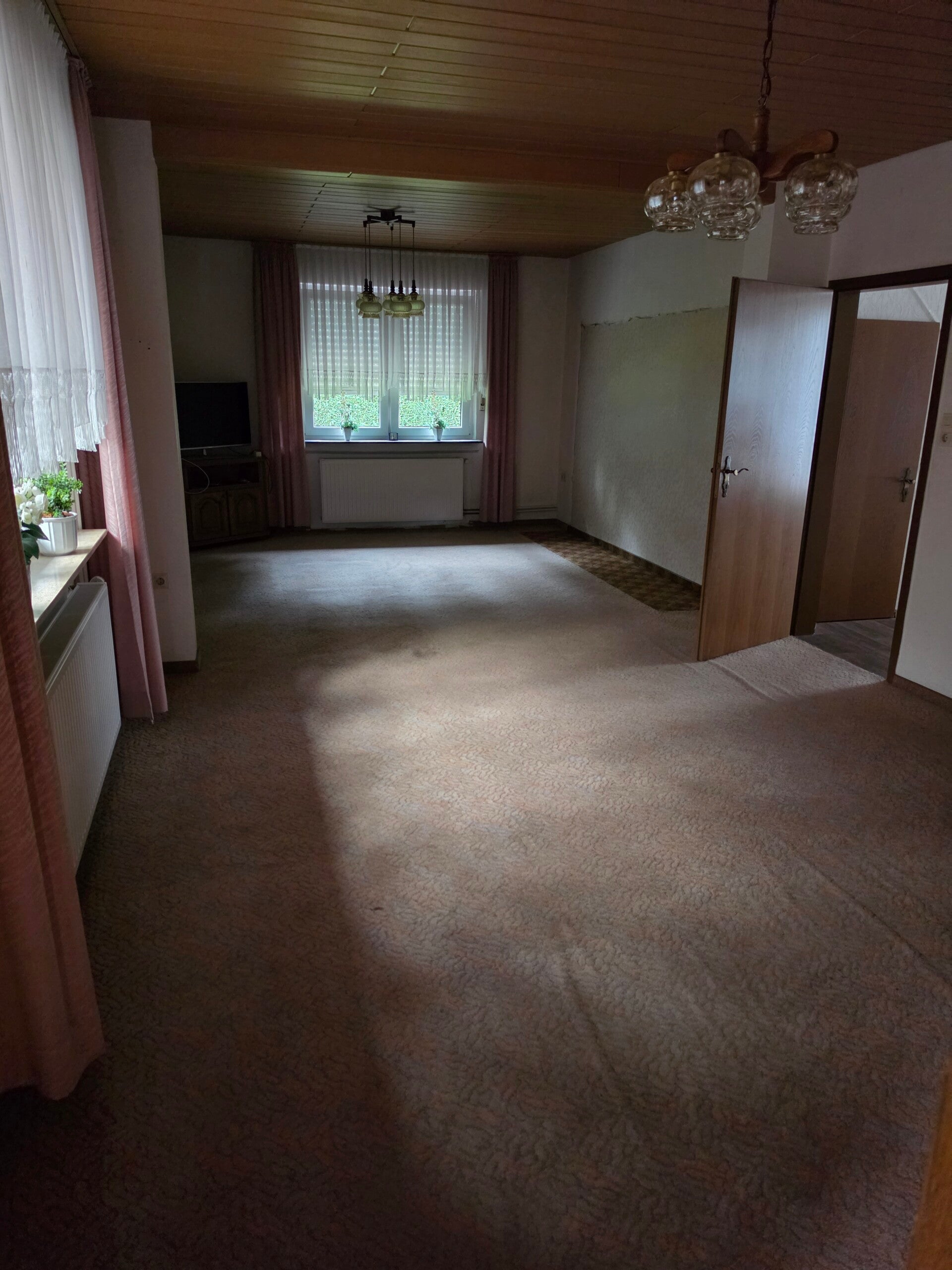 Leeggeruimde woonkamer na woningontruiming door Patrick's Ontruimingen in Drenthe