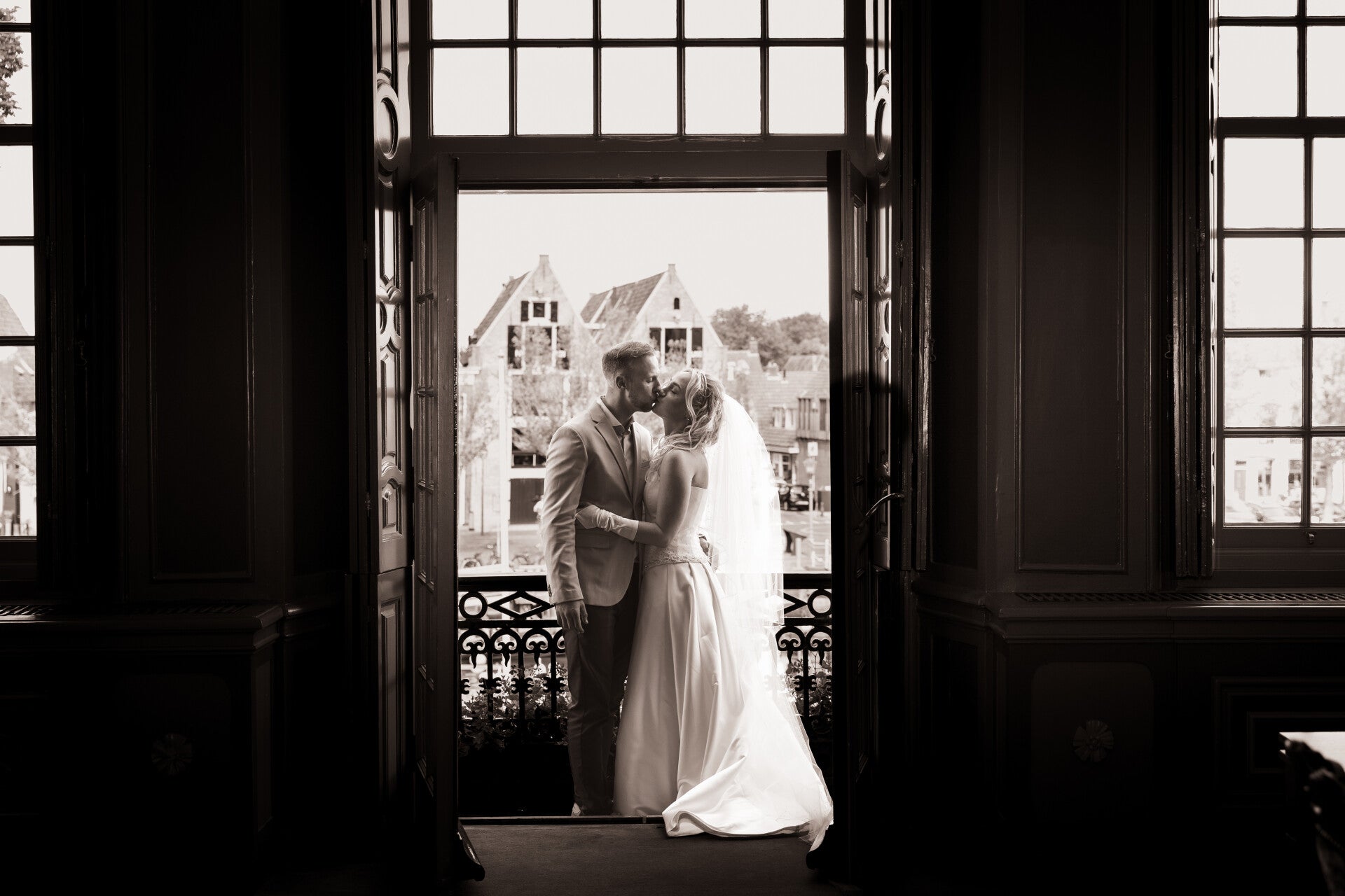Fotograaf Alyt Kuperus Fotografie maakte een trouwreportage in het gemeentehuis in Harlingen