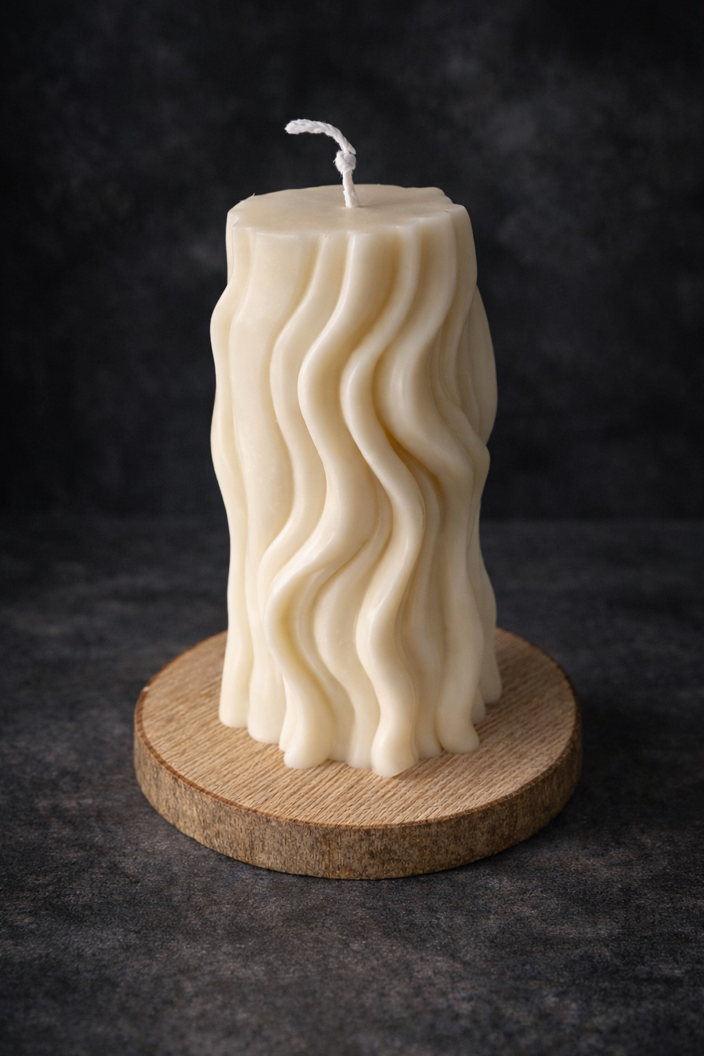 Kerze Wave Flow – fließende Formen, natürliche Eleganz