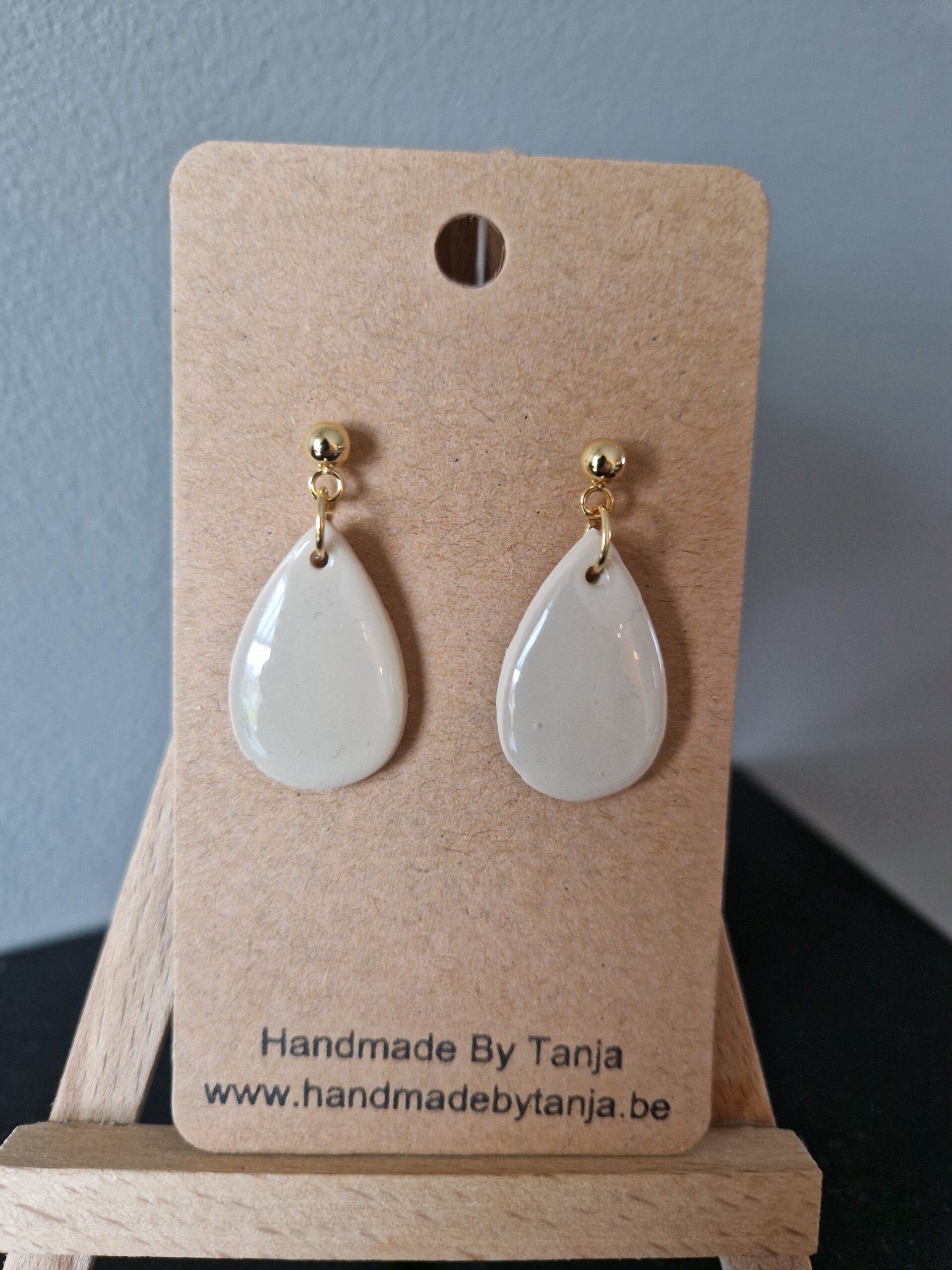 Druppel beige met steker