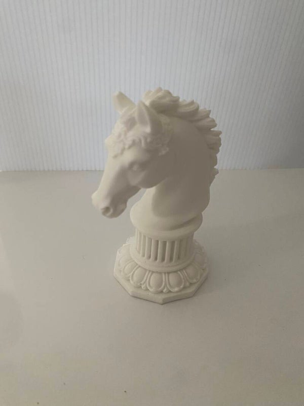 Cheval échiquier L
