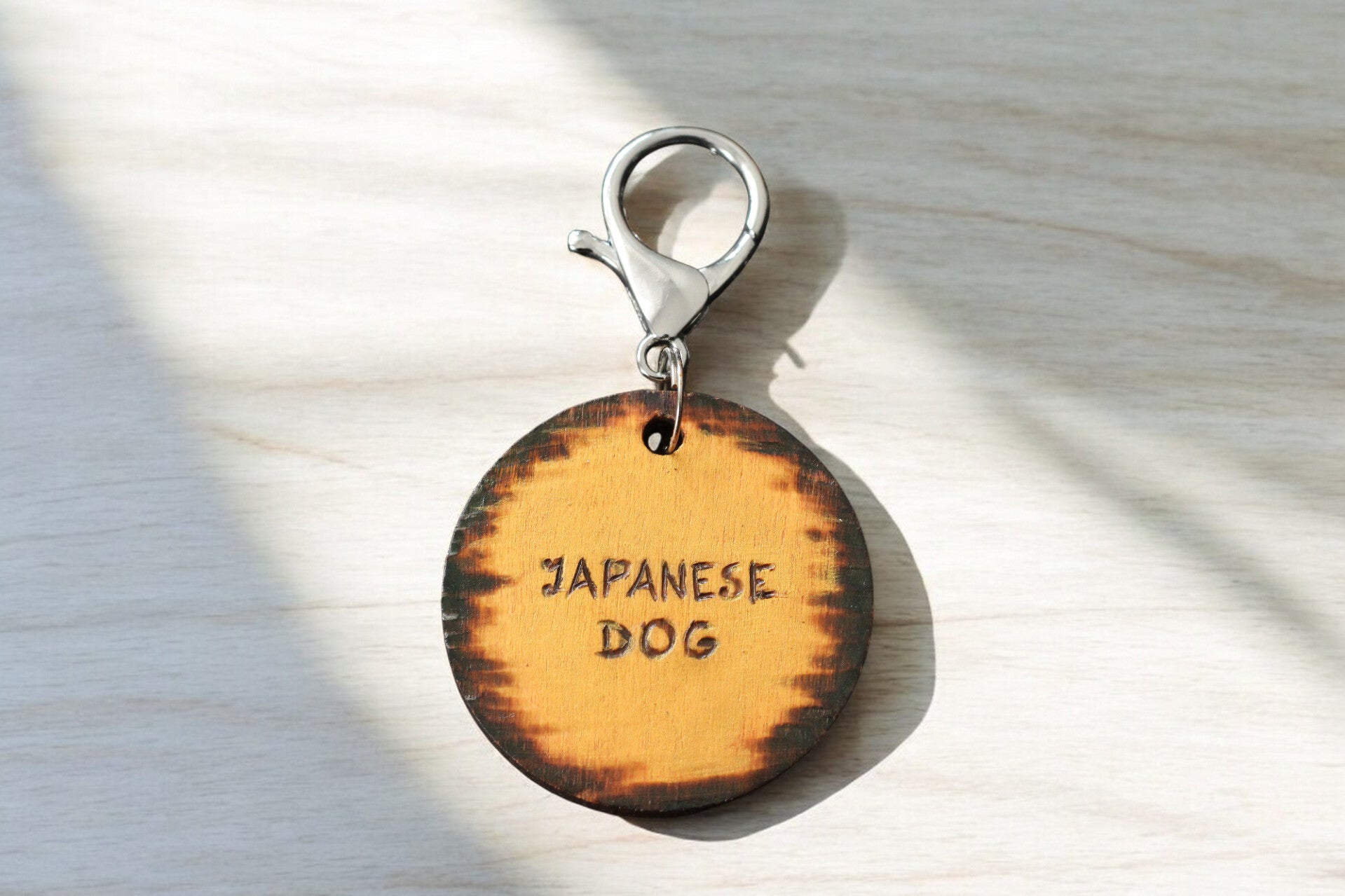 Hondenpenning/sleutelhanger "Japanse hond" goud
