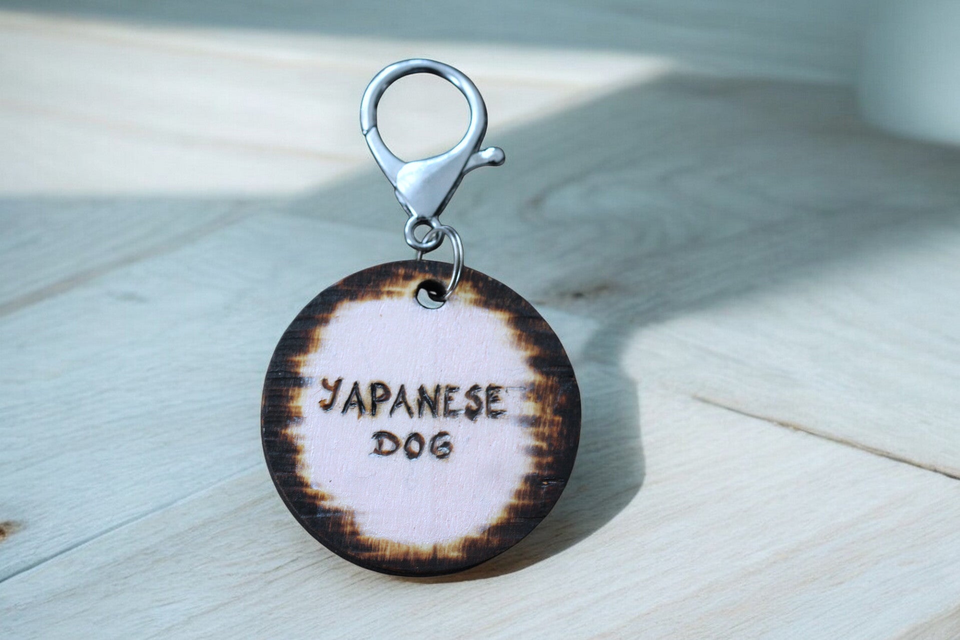 Hondenpenning/sleutelhanger "Japanese Dog" roze