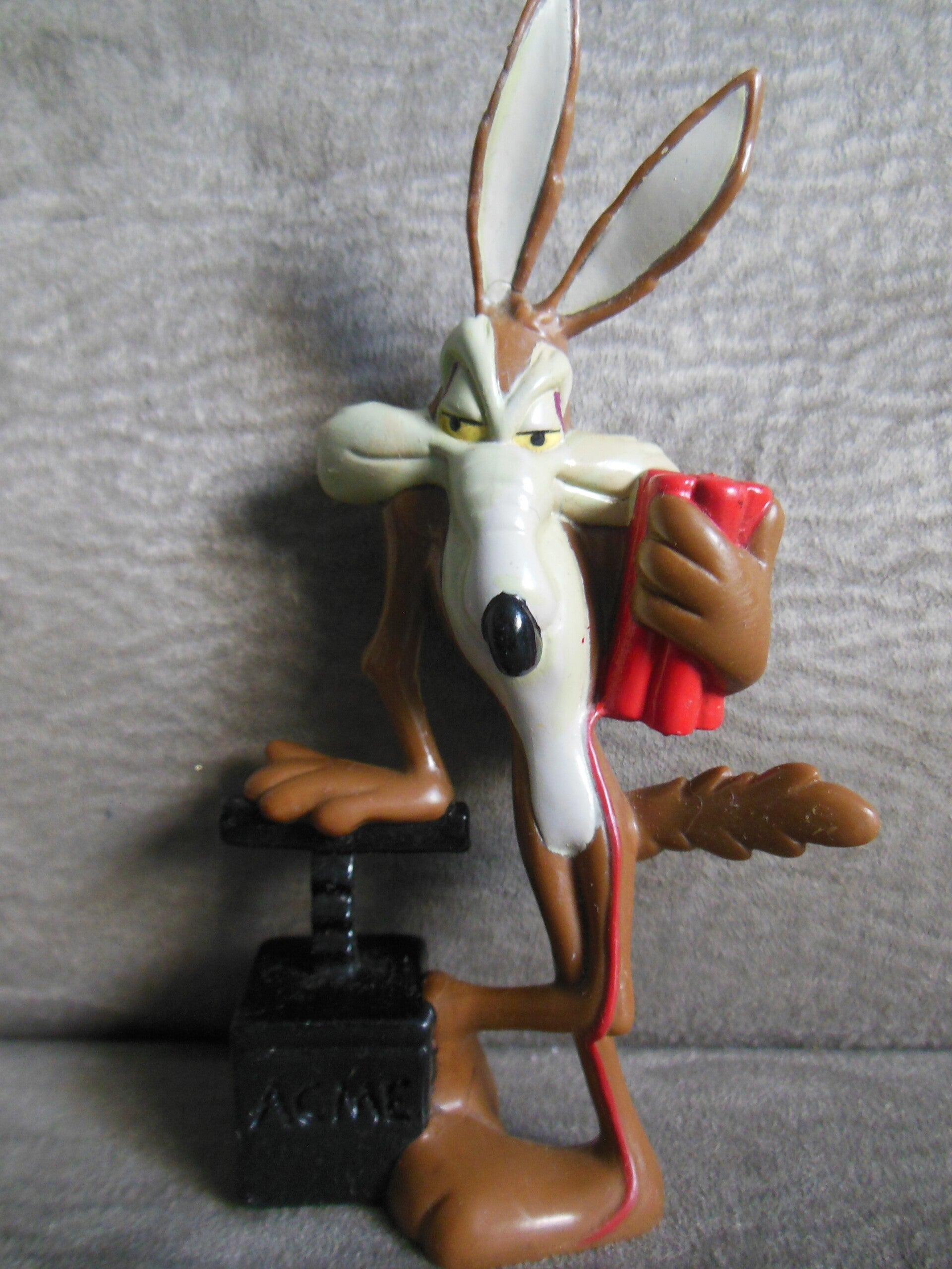 Looney Tunes Wile E. Coyote Figure