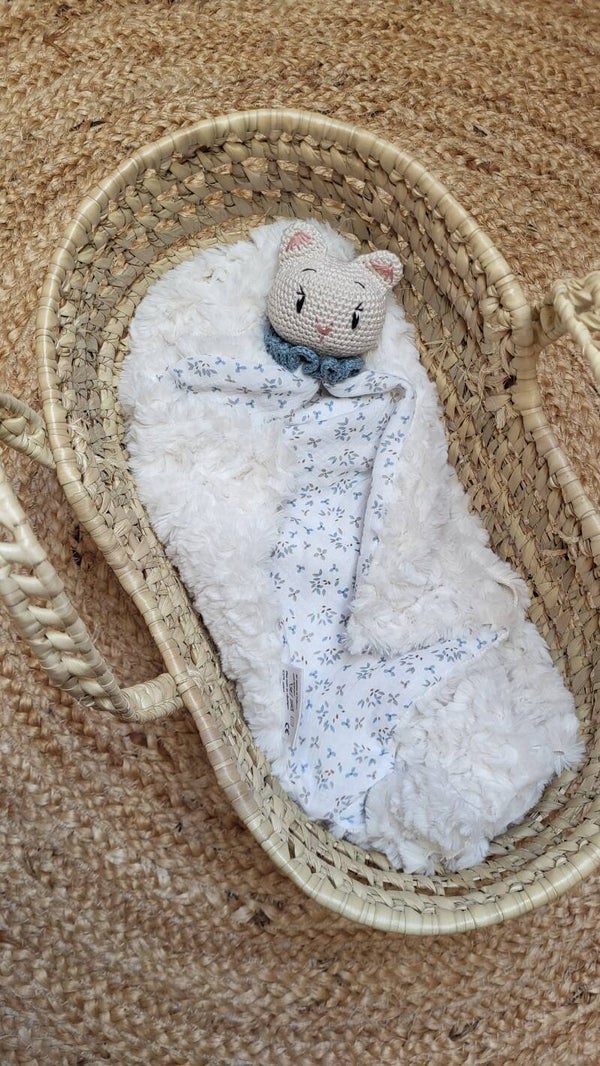 Sacha, mon doudou Chat tissus fleur bleu