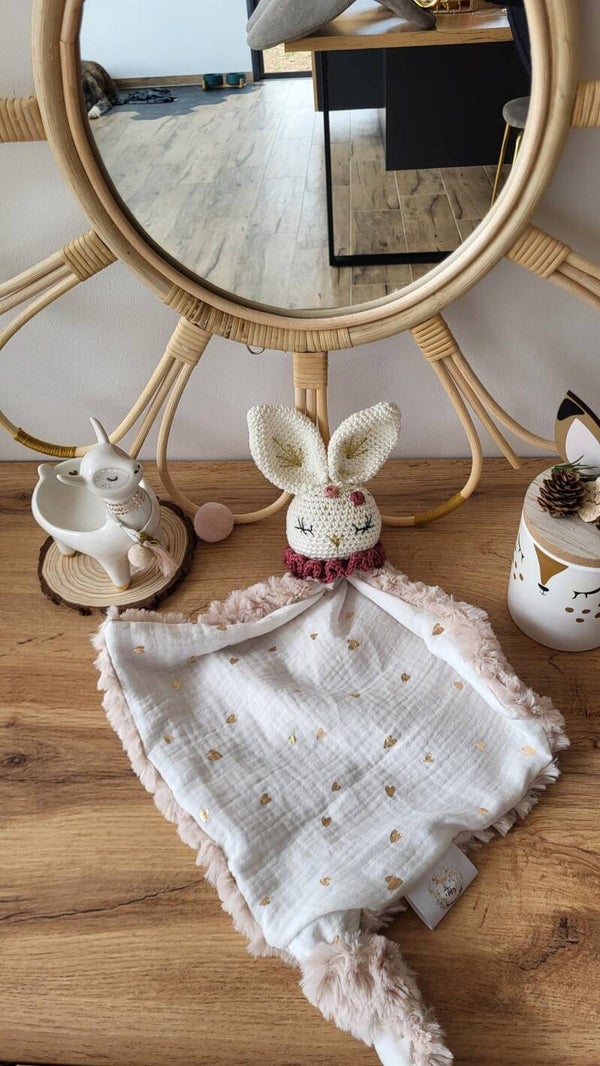 Mia, mon doudou lapin tissu cœur