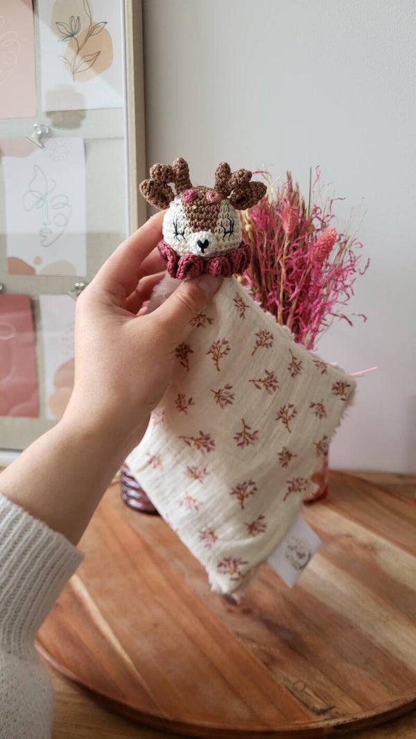 Charlie, mon mini doudou renne tissu fleurs Judy