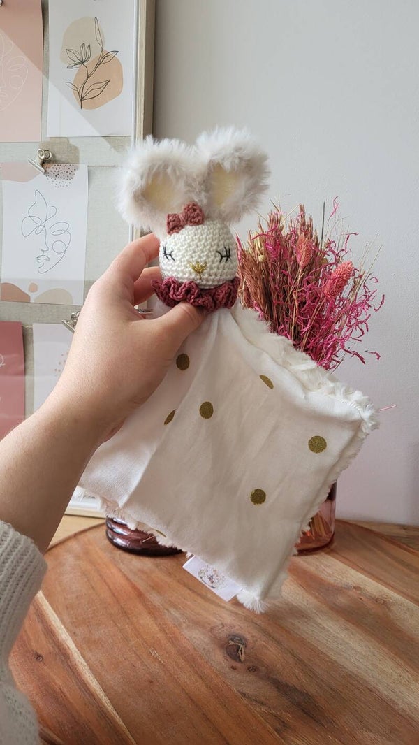 Mia, mon mini doudou lapin tissu pois doré