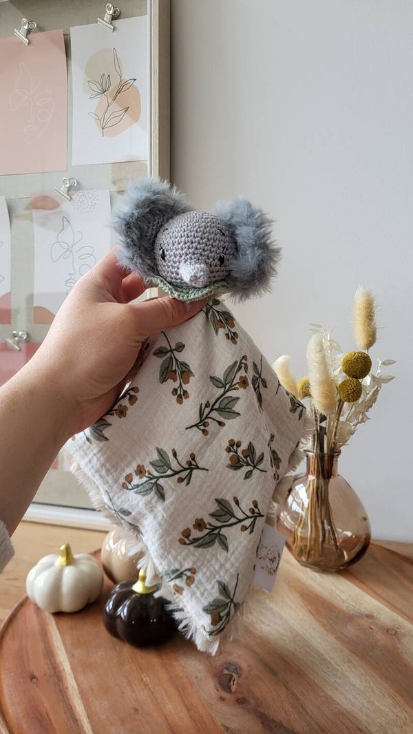 Paolo, mon mini doudou éléphant tissu Olivier