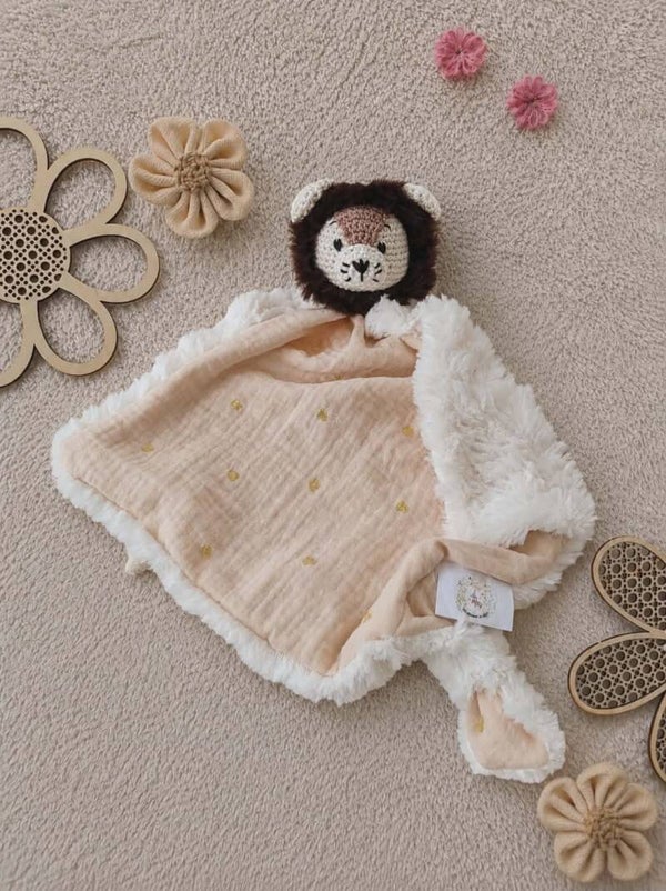 Gaspard, Mon doudou lion tissu Camel cœur doré