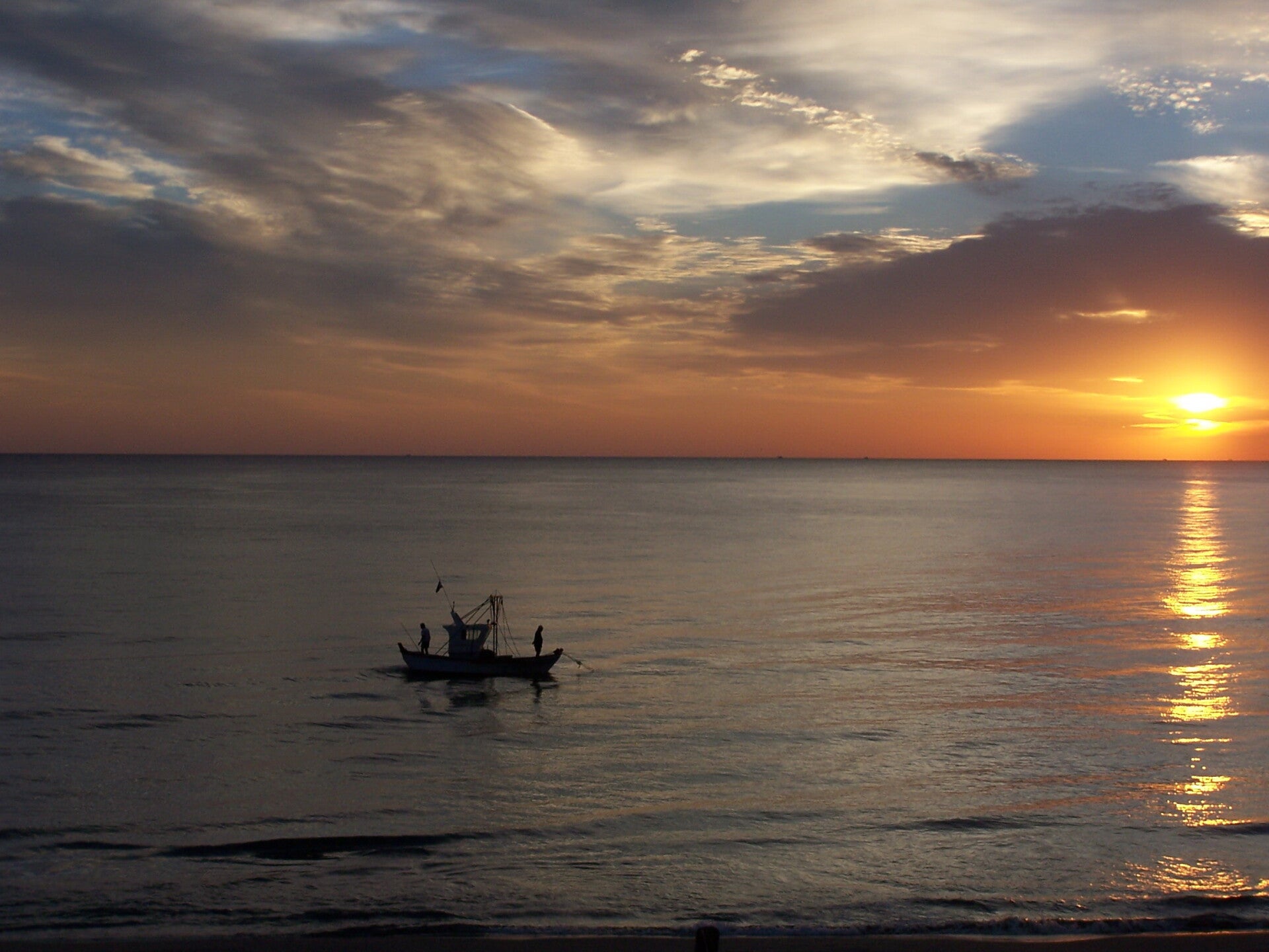 Eixida del sol a la platja de Bellreguard