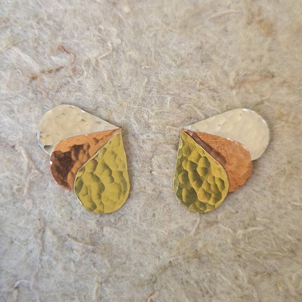 Element Water studs mix metal