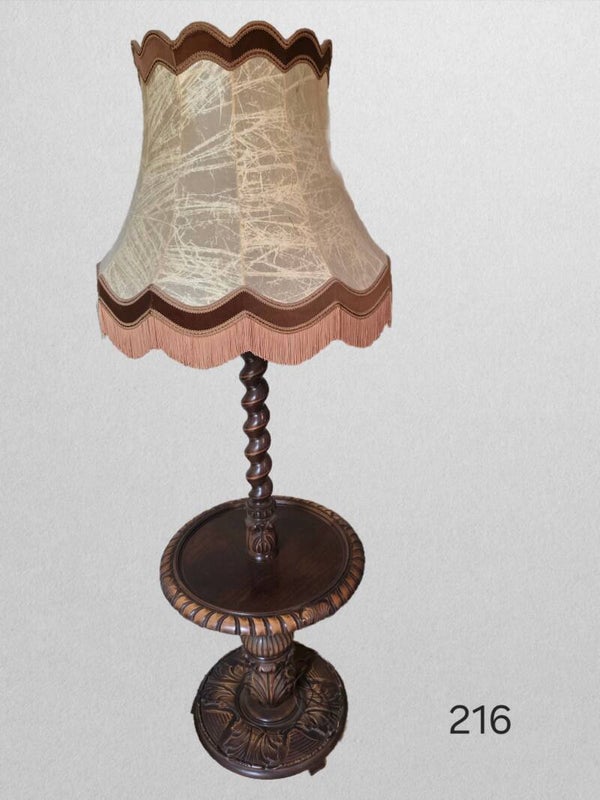 216) klassieke vloerlamp met tafeltje
