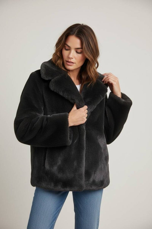 Prachtige zwarte faux fur jas van LaDress (42/XL)
