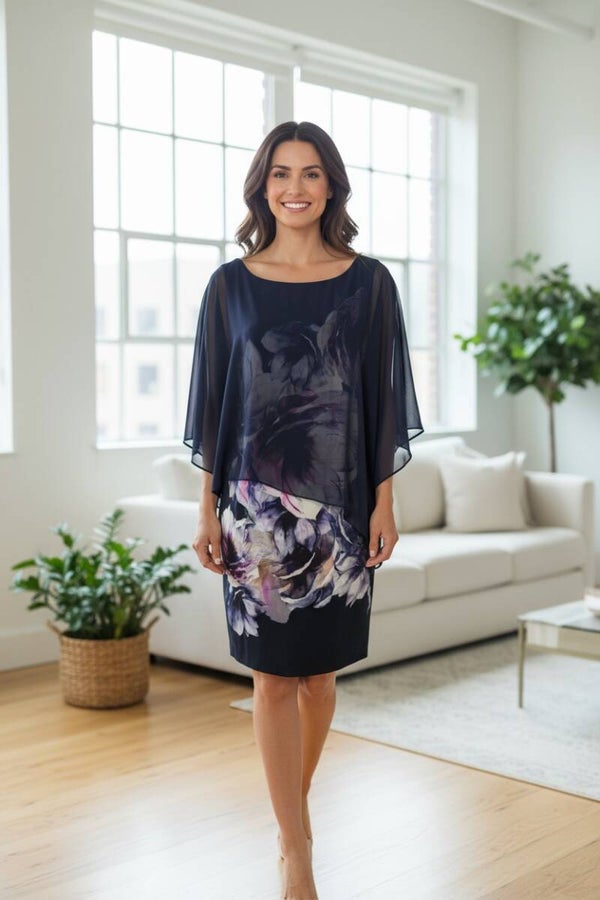Prachtige donderblauwe jurk met bloemenprint en voile cape van Vera Mont (38/M)