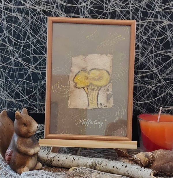 Pfifferling 2 auf Pilzpapier gerahmt