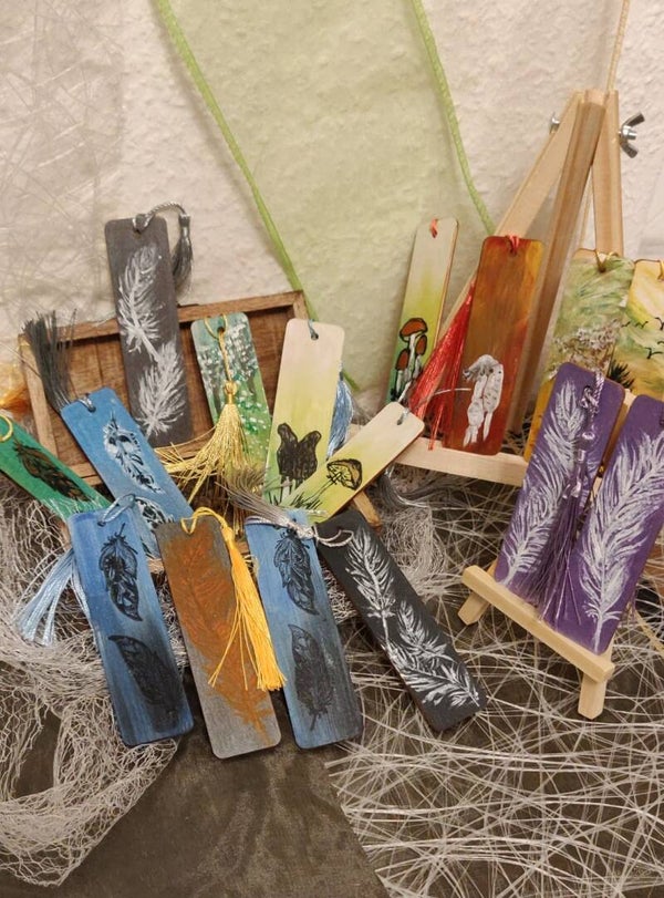 5 Lesezeichen aus Holz mit Kordelband
