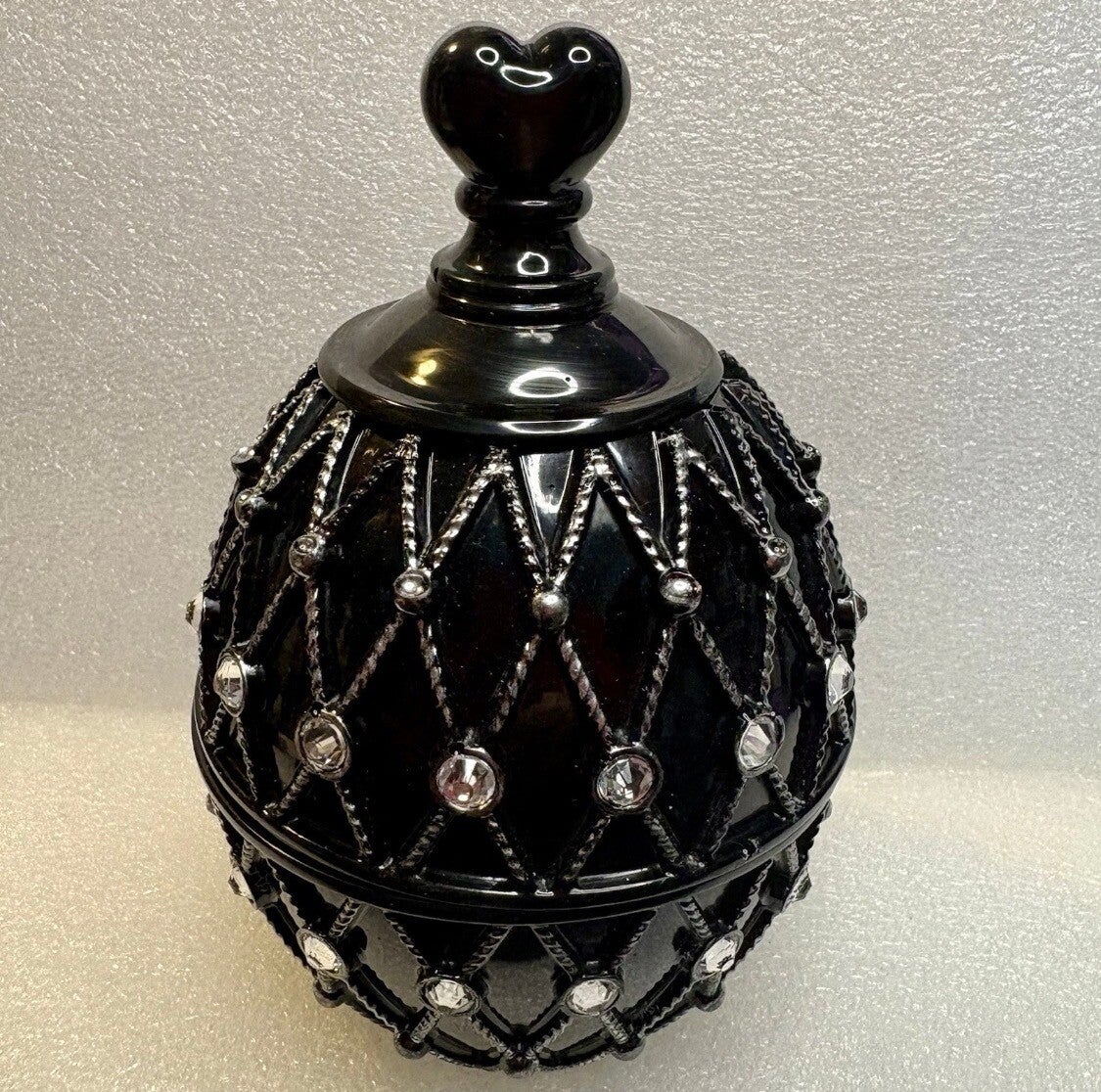 Handmade Resin Egg Trinket Pot – Elegant Storage with Timeless Style