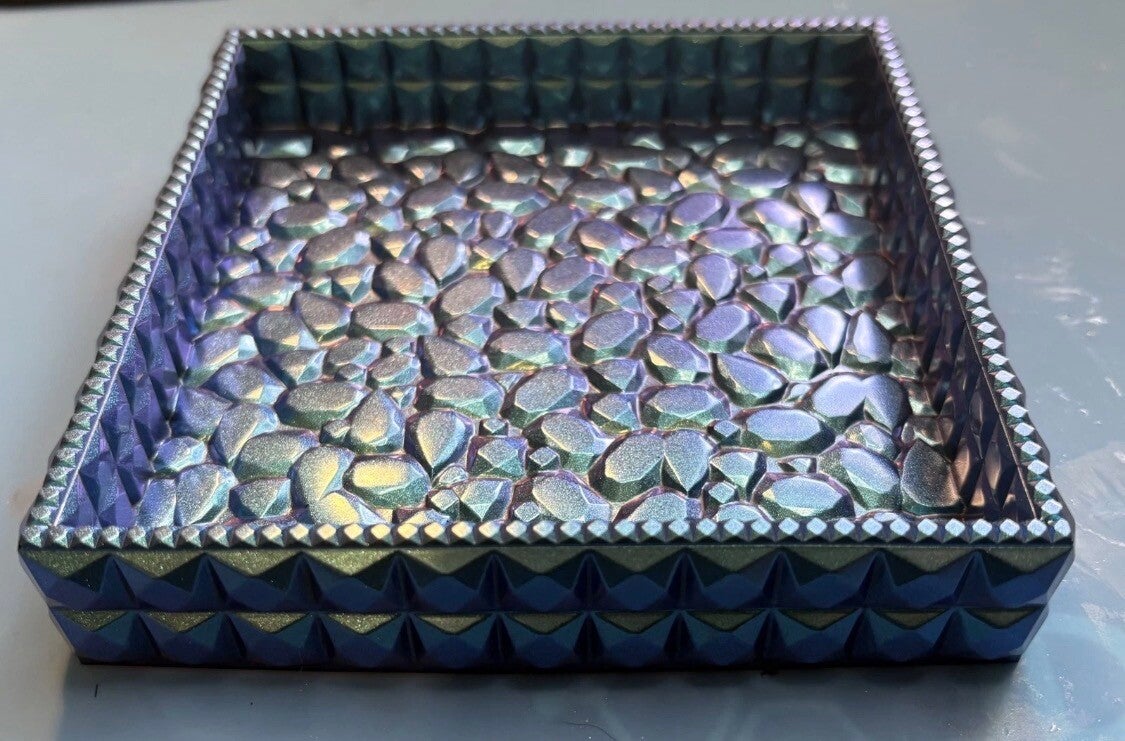 Chameleon Colour Shift Resin Trinket Tray – Modern Elegance with a Magical Finish
