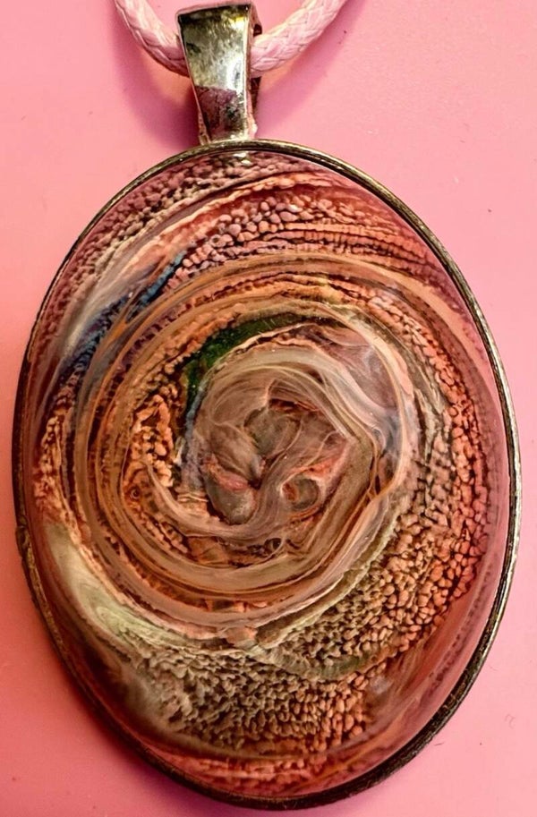 Exquisite Petri Style Resin Pendant Necklace