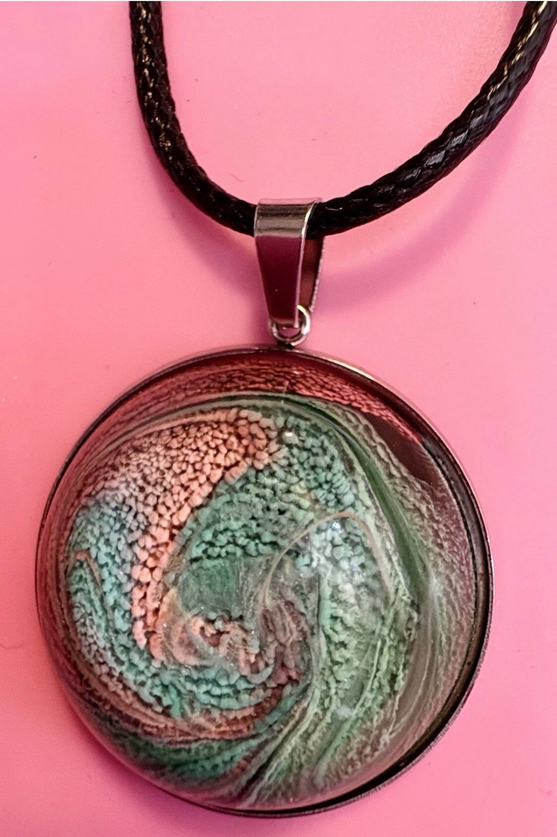 Beautiful Petri Style Resin Pendant Necklace