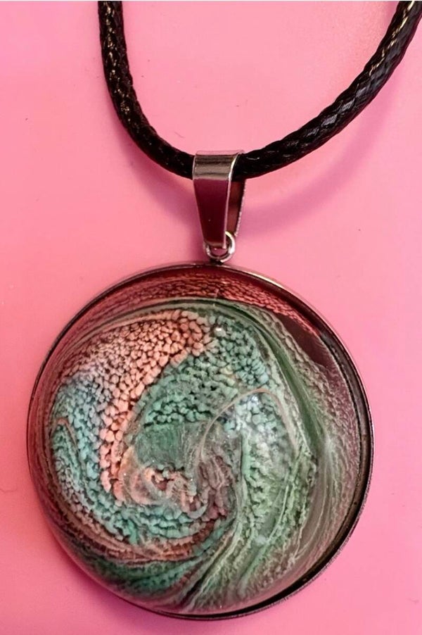 Beautiful Petri Style Resin Pendant Necklace