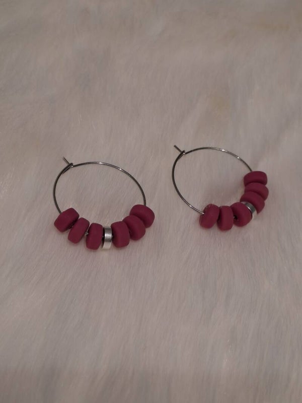 Hoops met kralen fushia/zilver