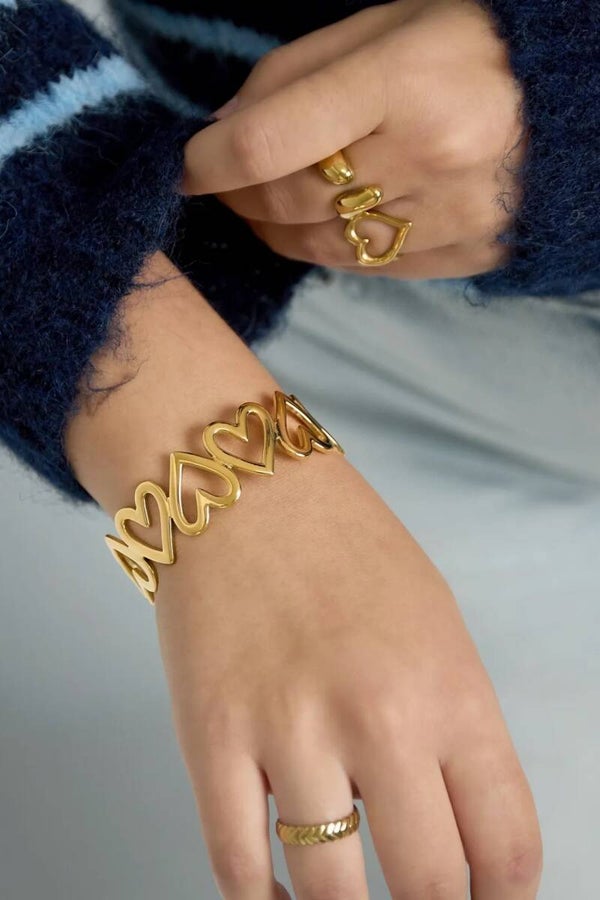 Armband bangle met hartenpatroon