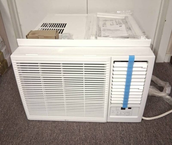 23,000 BTU 230v Window Air Conditioner  Cools 1400 sqft / Heat,  Remote and Dehumidifier