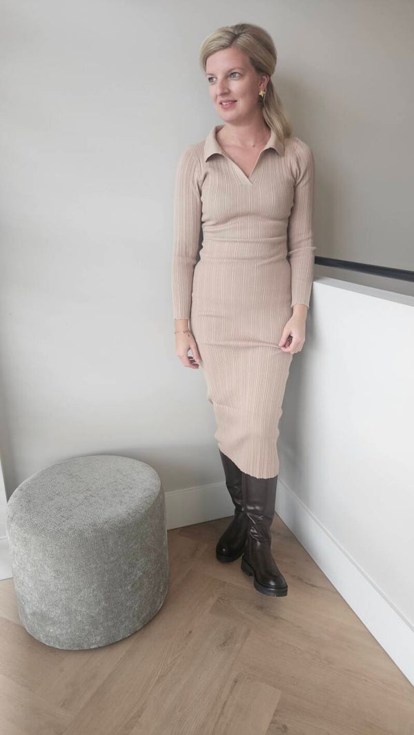 Bodyconjurk met kraag taupe