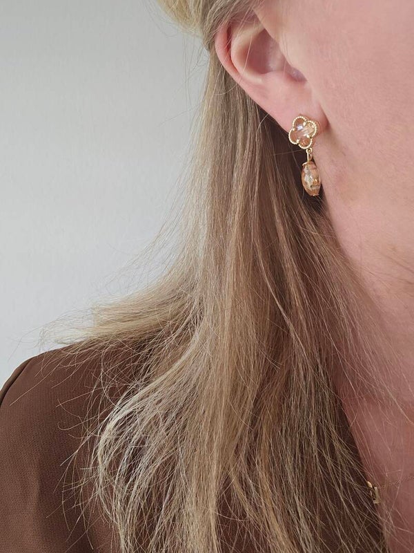 Oorbellen champagne bloem