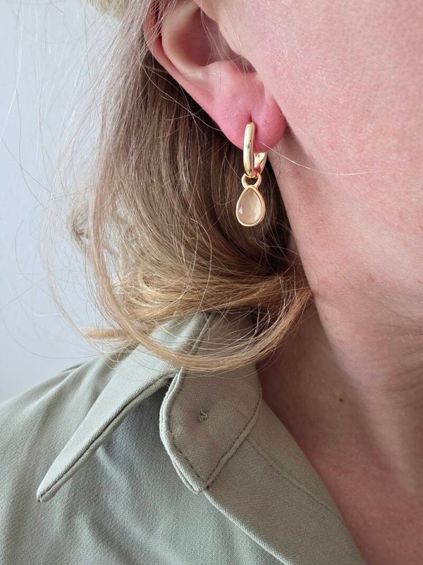 Oorbellen klein beige