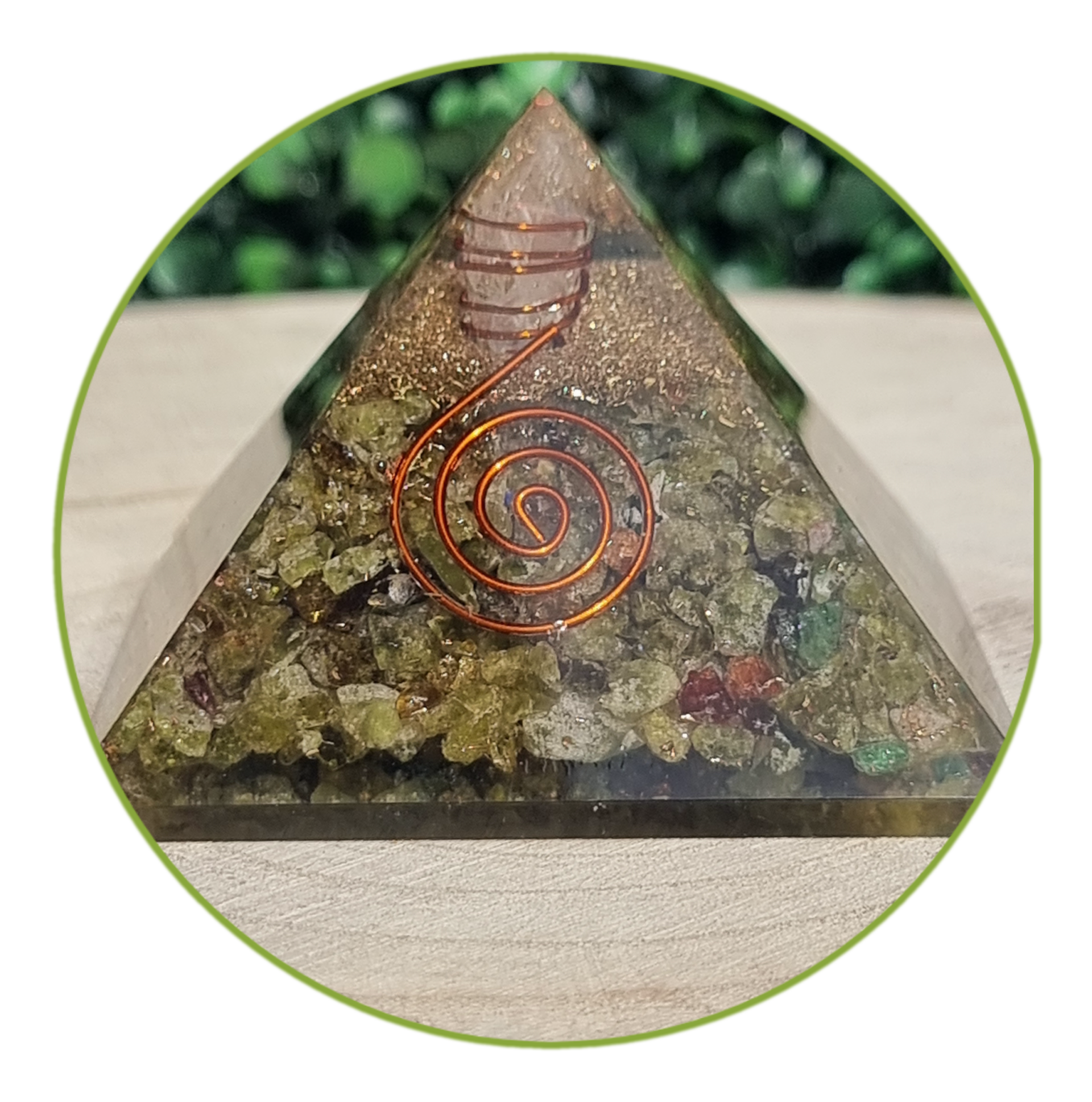 Péridot Pyramide Orgonite