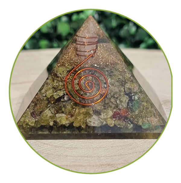 Péridot Pyramide Orgonite