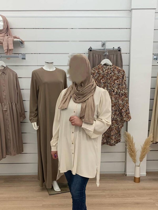 Creme blouse met gouden knopen