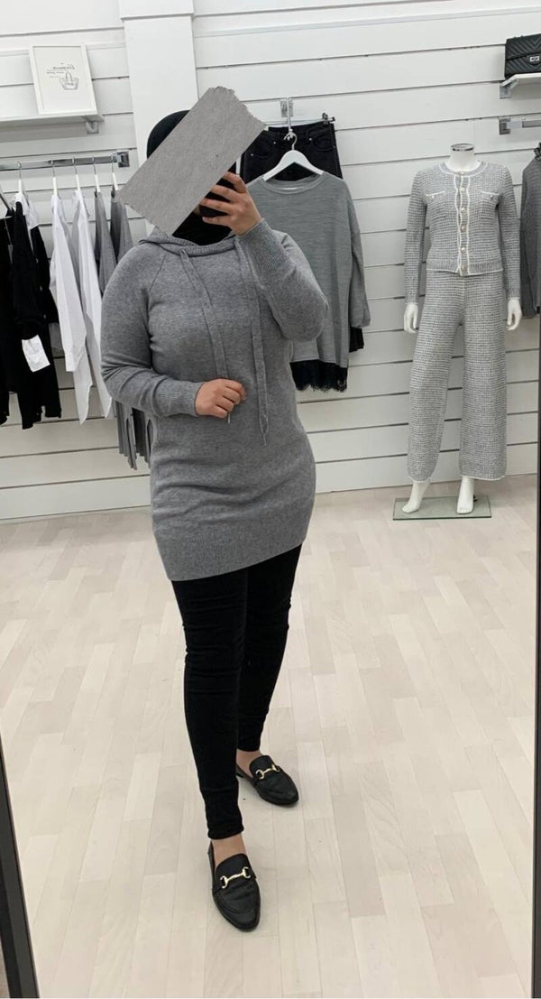 Grijze trui met capuchon