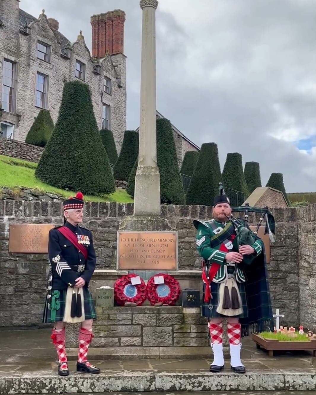 hayonwyebagpiper-standard.jpg