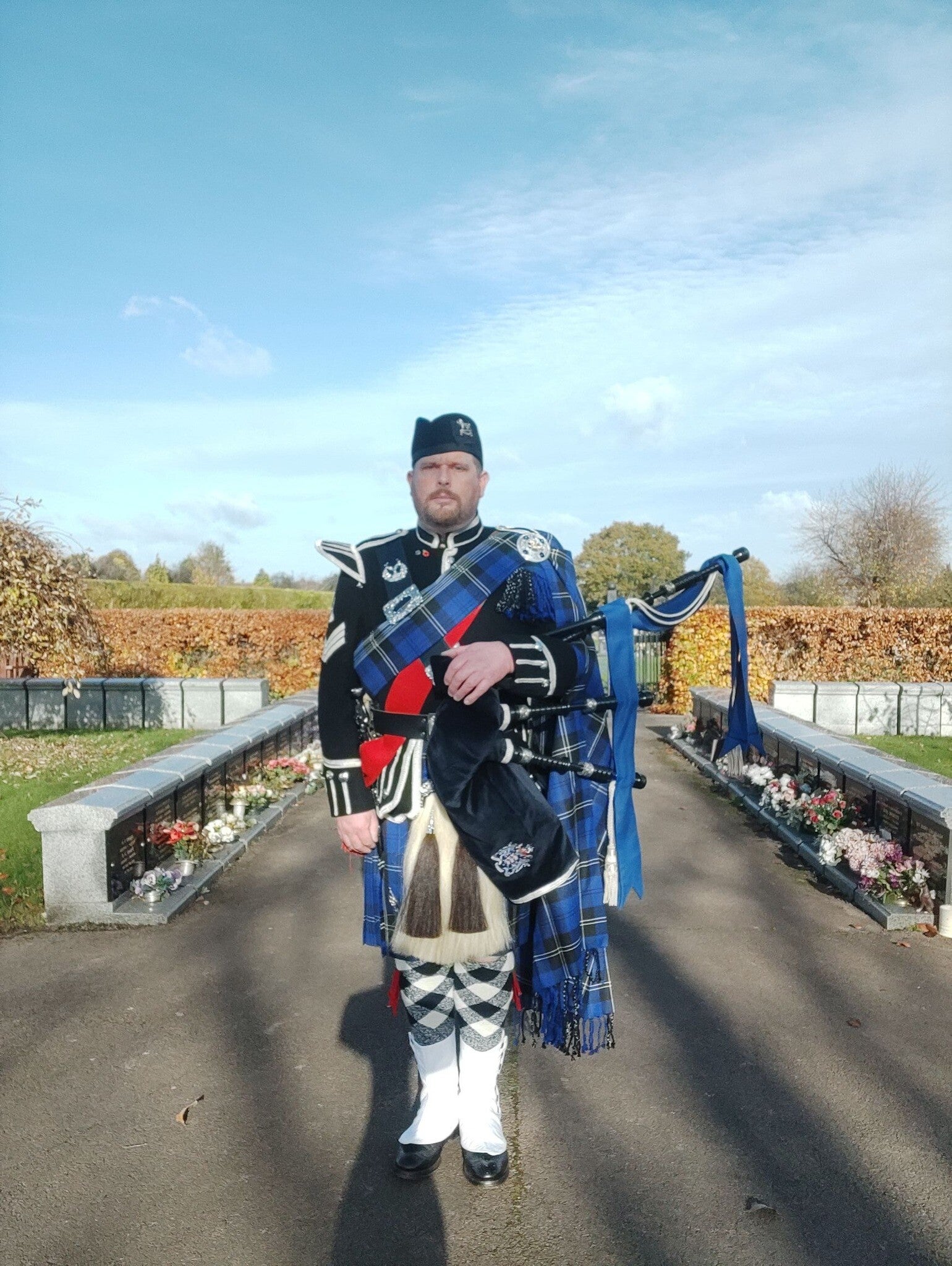 highlandbagpiperinwalesandherefordshire-standard.jpg