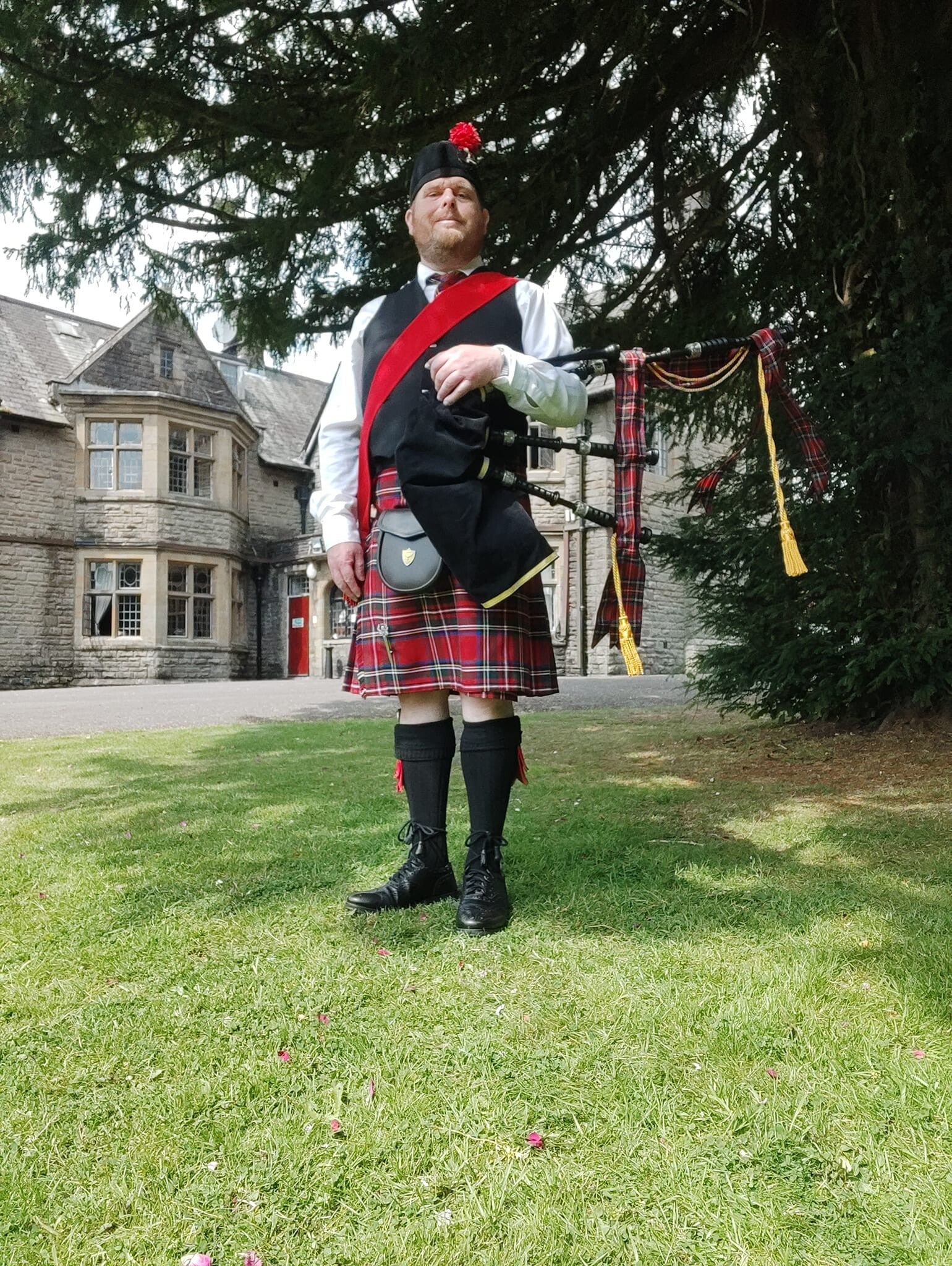 Wedding bagpiper for hire South Wales