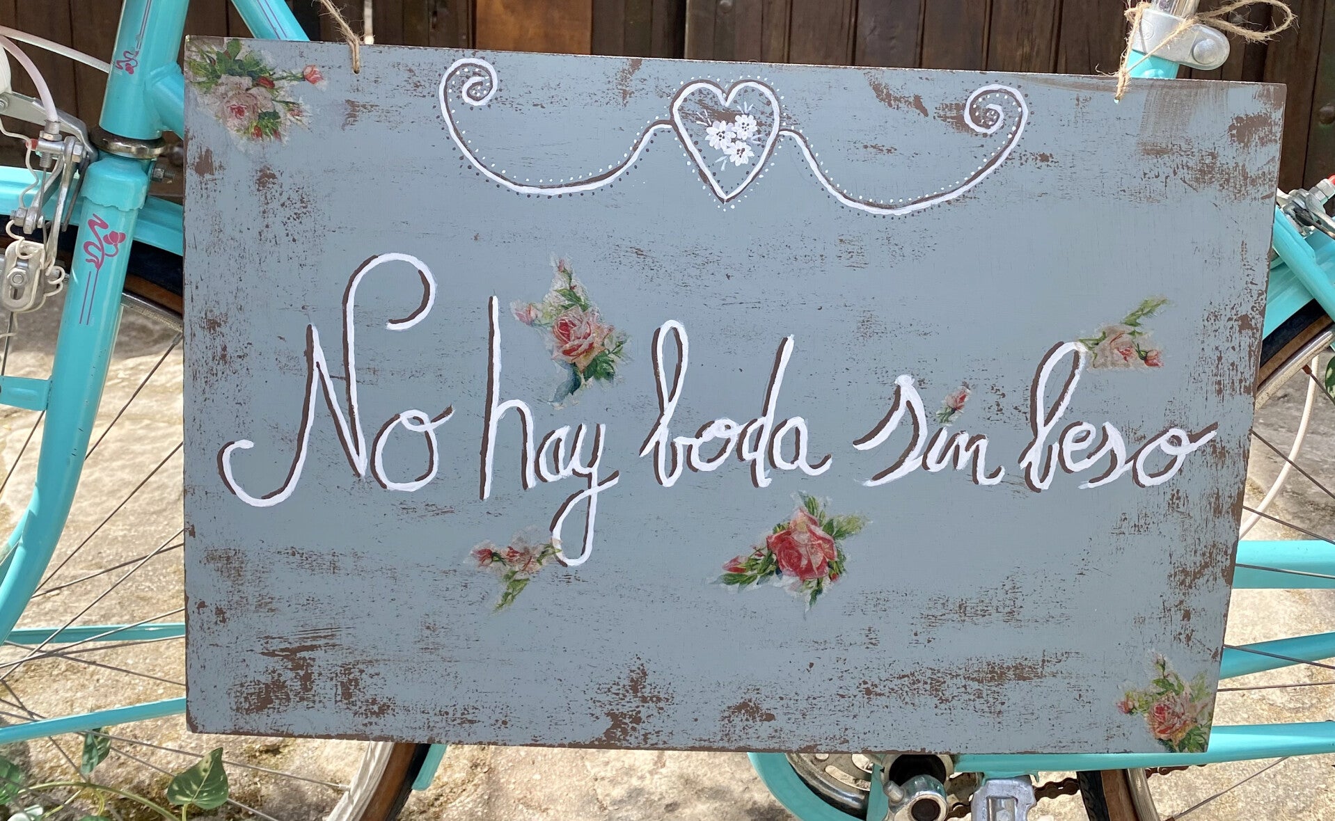 Cartel No hay boda sin beso