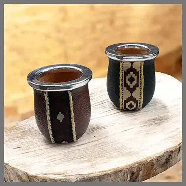169-900 MATE DE MADERA FORRADO CON GUARDA PAMPA Y LISO