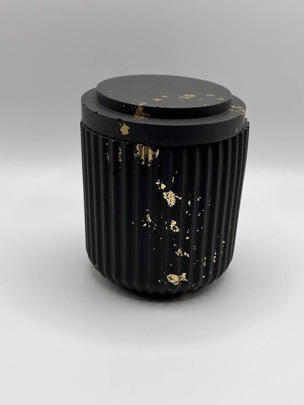 Pot strier avec couvercle