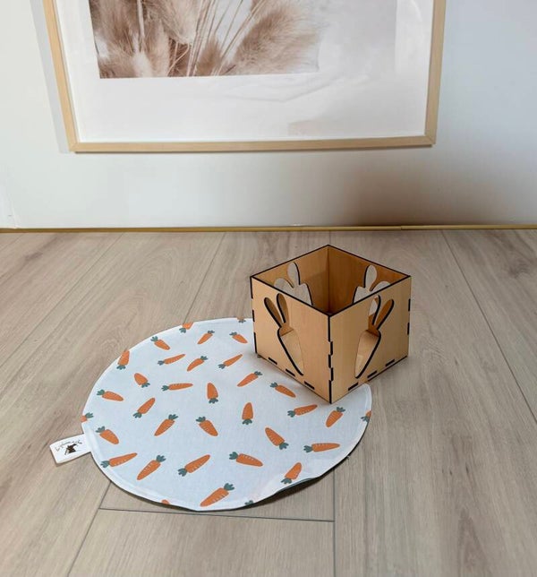Ensemble tapis de gamelle et boite à foin carotte