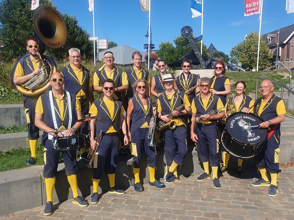 Lampionnenoptocht Assen-Oost met verlichte muziekkorpsen (Assen)