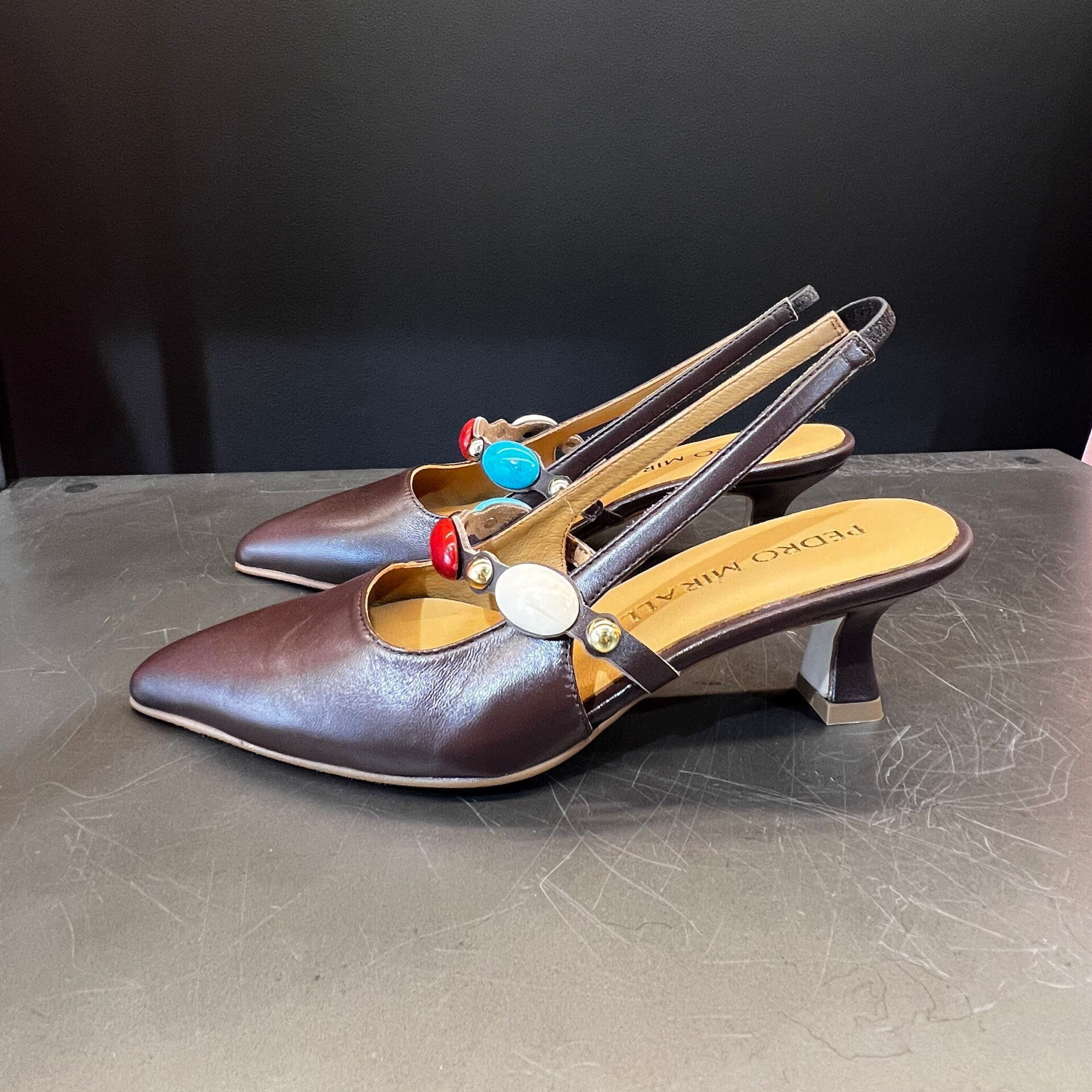 Zapato Brozas piedras chocolate Pedro Miralles